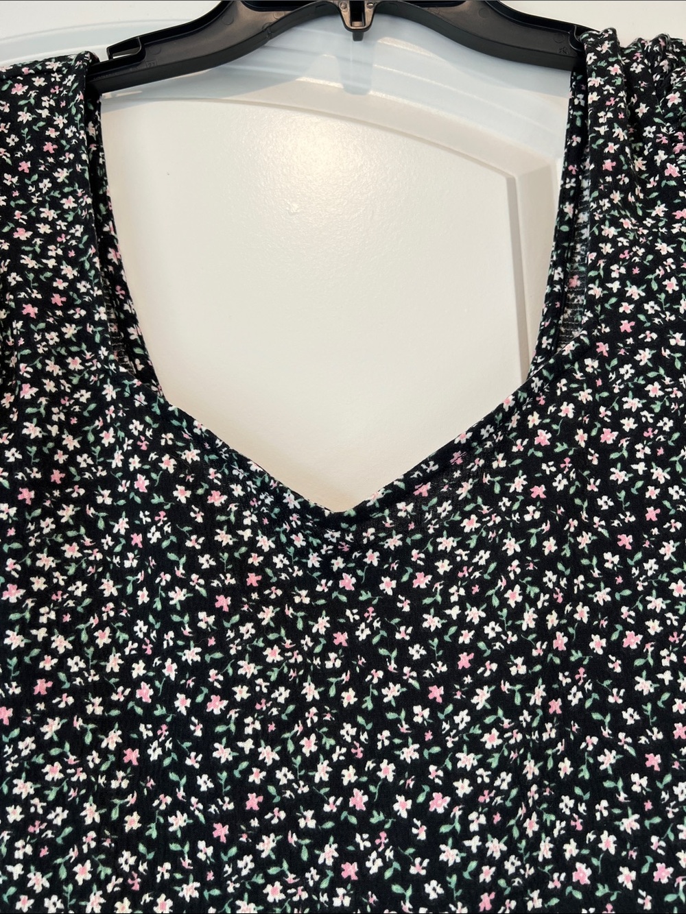 Like new H&M Black Floral V-Neck Mini Dress with Puff Sleeves - Picture 3 of 9